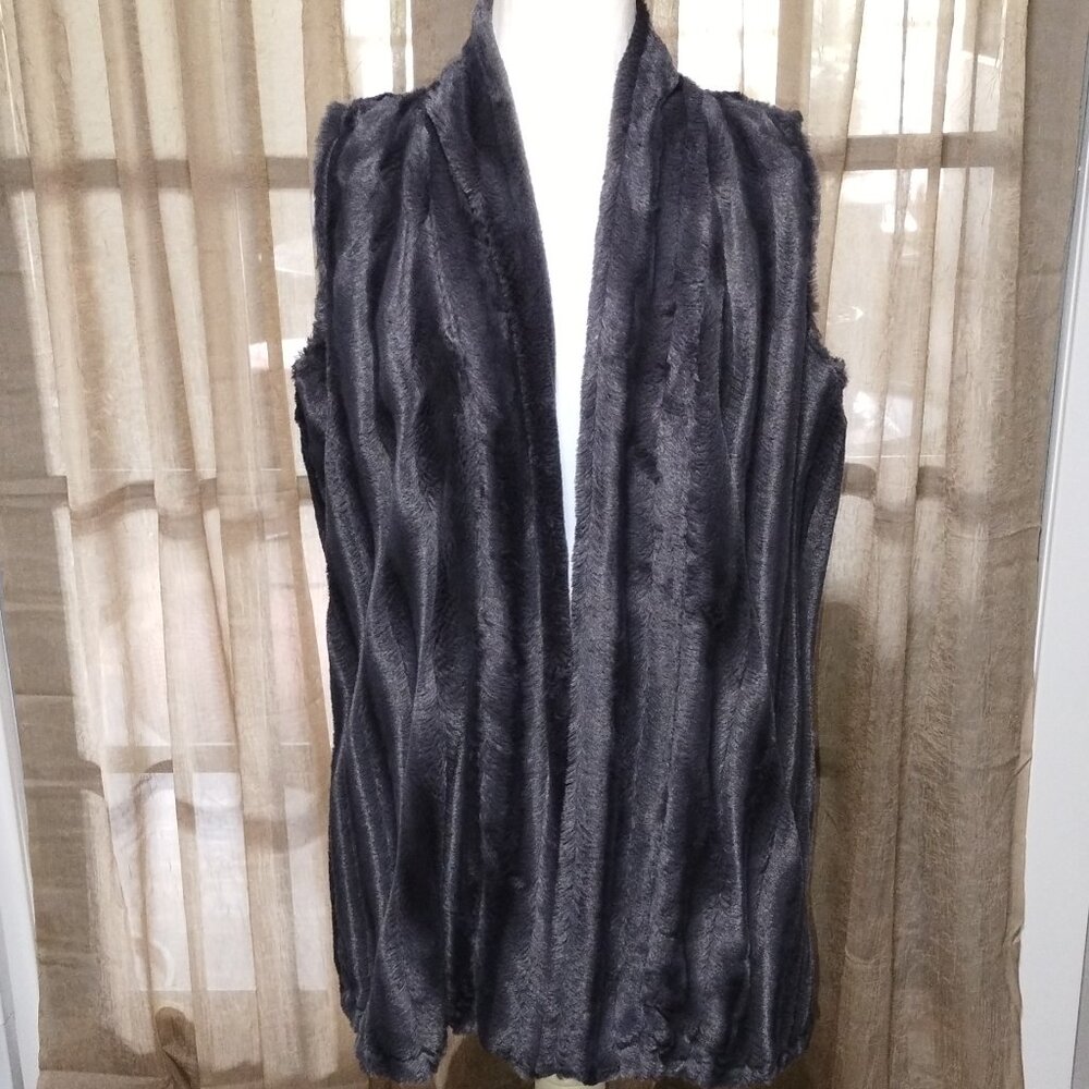 Women's Sleeveless Faux Fur Long Vest by Slinky Brand EUC.
